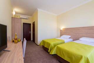Отель Отель Золотой якорь Гудаута Двухместный номер с 1 кроватью или 2 отдельными кроватями-3